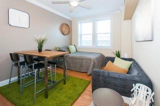 3838 Broadway St, Chicago IL  60613-3218 exterior