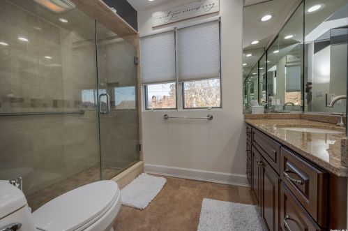 51 Fordham St, Valley Stream NY 11581-3223 exterior