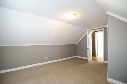 3 Colony Rd, Enfield CT 06082-2438 exterior