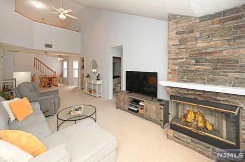 1422 York St, Mahwah NJ 07430-3268 exterior