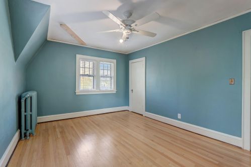 725 Lk Vw Ave, Milwaukee WI 53217-4857 exterior