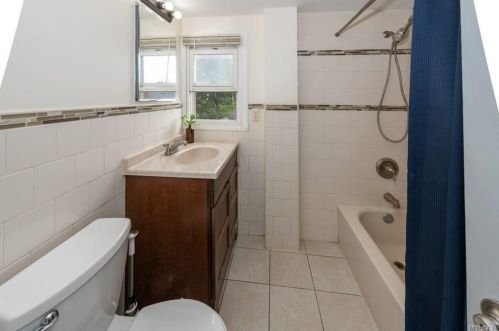 184 Dean St, Valley Stream NY 11580-4911 exterior