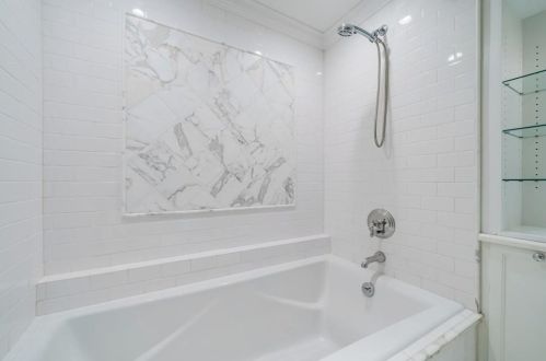 402 Ansley Villa Dr, Atlanta GA  30324-4811 exterior