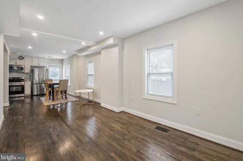 5052 Queens Stroll Pl, Washington DC 20019-6135 exterior