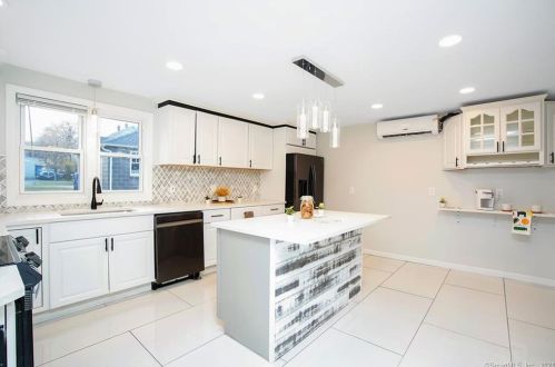 92 High St, Torrington CT 06790-6316 exterior