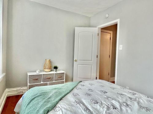 4975 Lindenwood Ave, Saint Louis MO 63109-1833 exterior