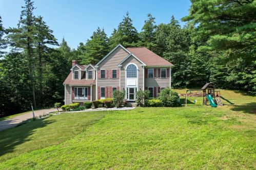 4 Ashley Nicole Dr, Plaistow, NH 03865-2787