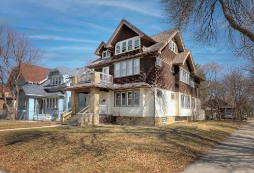 2802 45th St, Milwaukee, WI 53219-3410