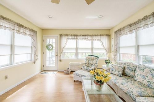 10 Montclair Dr, Enfield CT 06082-3025 exterior