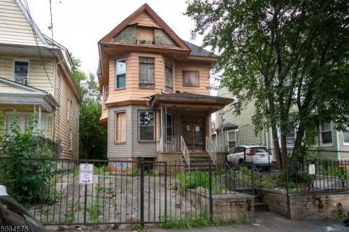 346 Woodside Ave, Newark, NJ 07104-3209