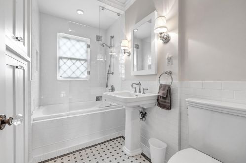 1469 Lilac Ln, Milwaukee WI  53217-2960 exterior