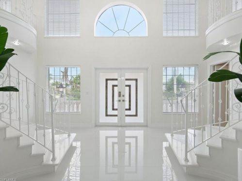 9980 Vanderbilt Dr, Naples FL 34108-2170 exterior