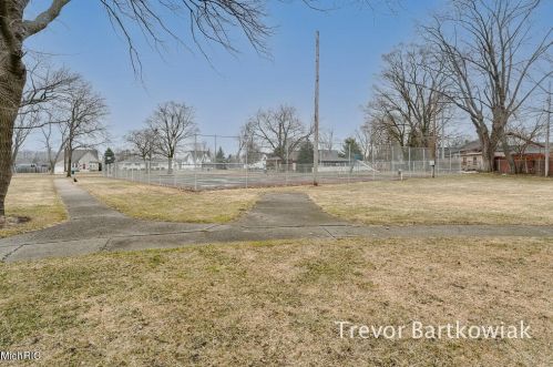 1177 Cornell Rd, Meskegon MI 49441-3833 exterior