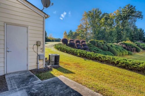 2875 Deerwood Dr, Atlanta GA 30331-5506 exterior