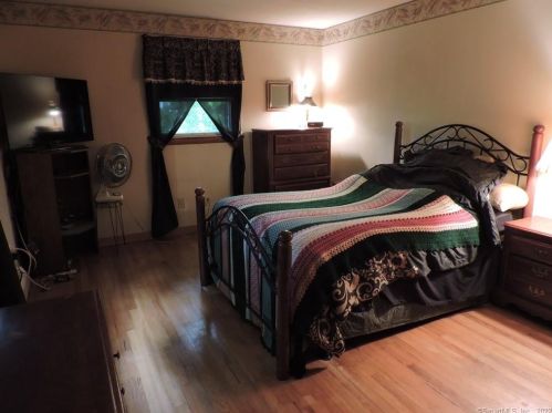 231 Columbia Rd, Enfield CT 06082-4203 exterior