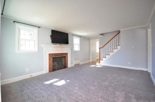 63 Center St, Windsor Locks CT  06096-2403 exterior