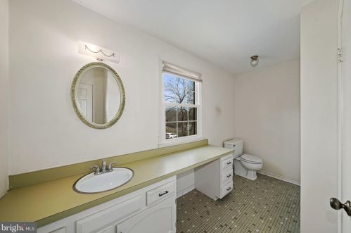 9924 Bedfordshire Ct, Rockville MD 20854-2015 exterior