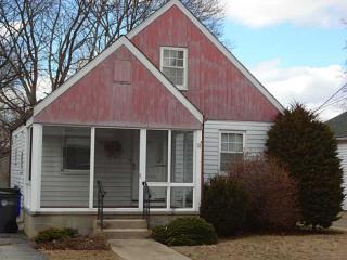 38 Hazael St, Providence, RI 02908-1311