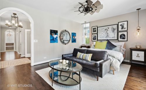 700 Orleans St, Chicago IL 60610-5017 exterior