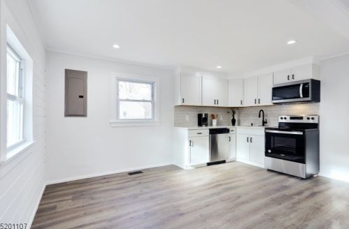 22 Northwestern Trl, Hopatcong NJ  07843-1520 exterior