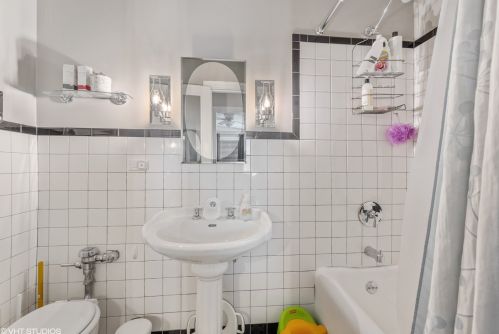 609 Stratford Pl, Chicago IL 60657-2653 exterior