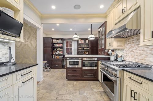 1318 Thorndale Ave, Chicago IL 60631-2287 exterior