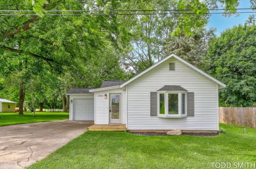 1494 Leonard St, Grand Rapids, MI 49534-9540