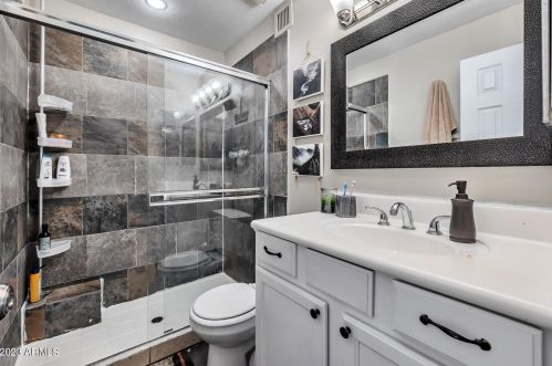 3418 Country Gables Dr, Phoenix AZ  85053-4732 exterior