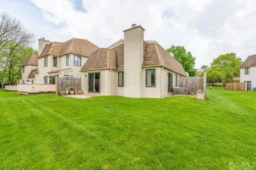 91 Gate House Ln, Edison NJ 08820-4001 exterior