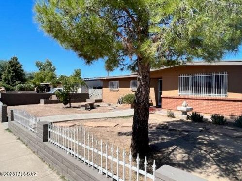 1330 Edgewater Dr, Tucson, AZ 85704-2417