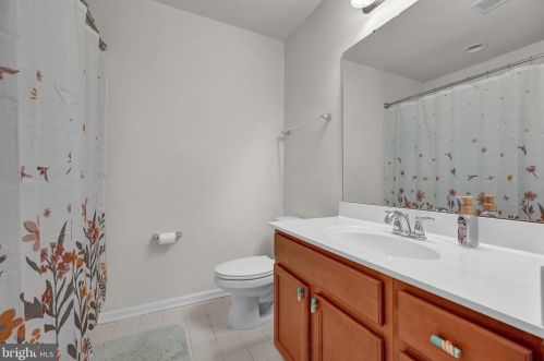 834 Blossom Dr, Hanover PA  17331-2073 exterior