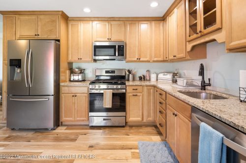 626 Berkeley Ave, Berkeley Township NJ 08721-3703 exterior