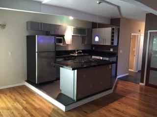 911 68th Ave, Portland OR  97215-2109 exterior