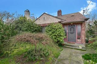 7311 12 Ave, Seattle WA  98115-5619 exterior