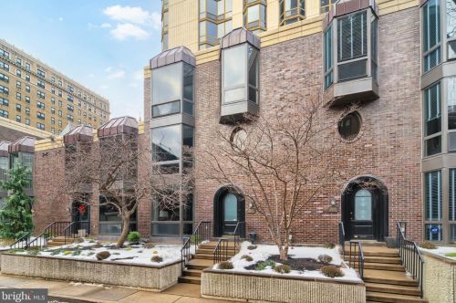 2027 Chancellor St, Philadelphia PA 19103-5604 exterior