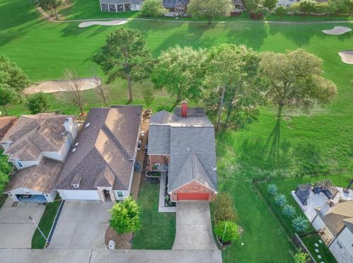 102 Golfview Dr, Montgomery TX 77356-8804 exterior