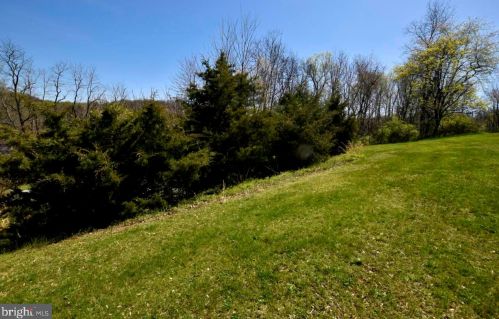 795 Abbottstown Pike, Hanover PA 17331-8235 exterior