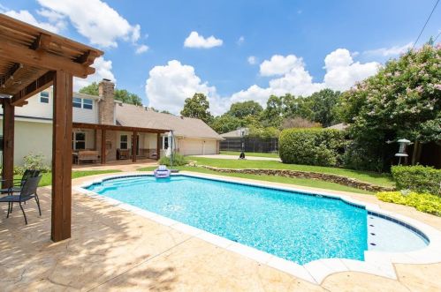 14140 Edgecrest Dr, Dallas TX 75254-2803 exterior