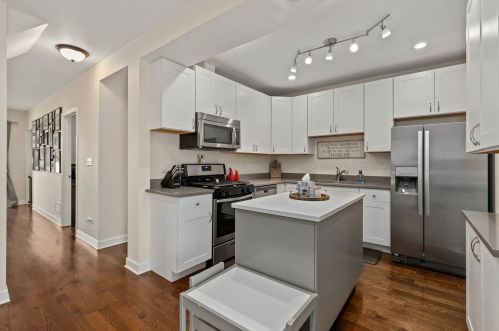 1740 Nagle Ave, Chicago IL 60706-4805 exterior