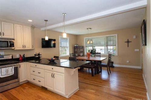 101 High St, Derby CT 06418-2721 exterior