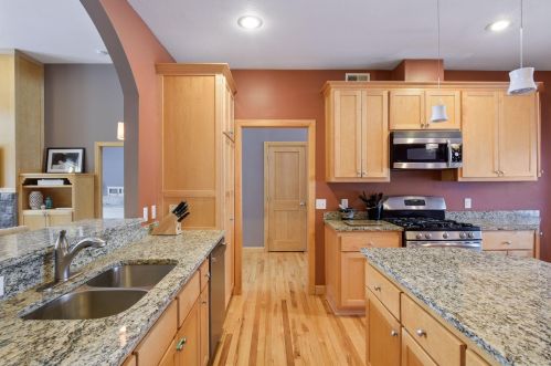 2479 Grey Eagle Cir, Saint Paul MN 55129-6221 exterior