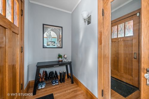 5522 Cornelia Ave, Chicago IL 60657-1019 exterior