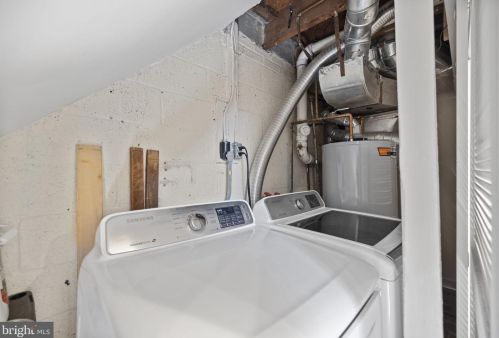 6811 Radcliffe Dr, Alexandria VA 22307-1541 exterior