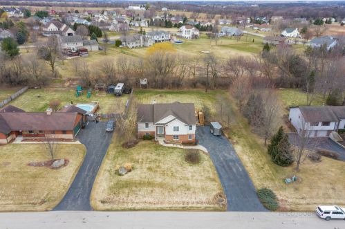 3803 Jacobson Dr, Bull Valley IL 60097-8142 exterior