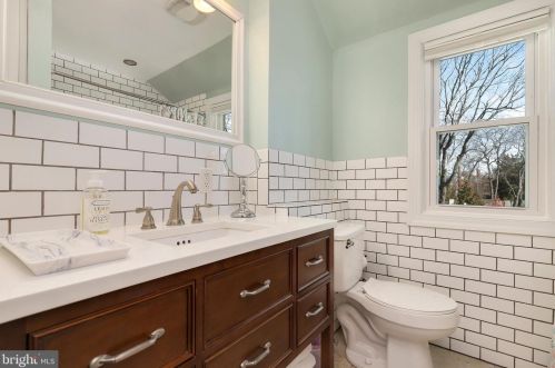 5849 Monticello Rd, Alexandria VA 22303-1301 exterior