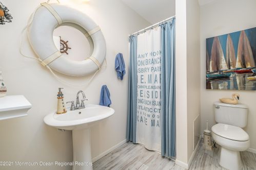 807 Bowline Dr, Lacey NJ 08731-3006 exterior