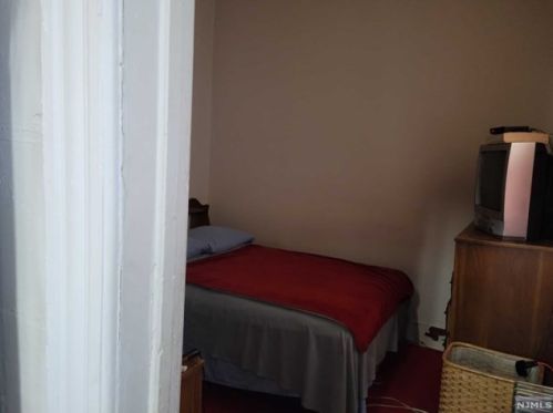 396 Paterson Ave, East Rutherford NJ 07073 exterior