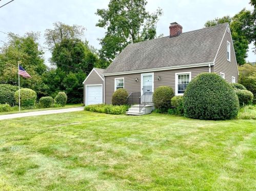 8 Birmingham Rd, Worcester, MA 01606-1509