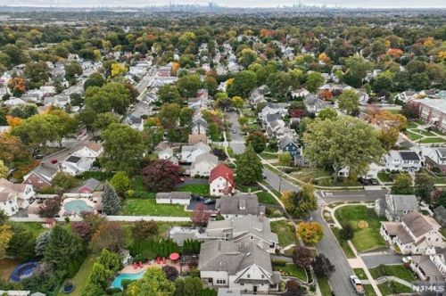 90 Spg Gdn Ave, Nutley NJ 07110-1507 exterior