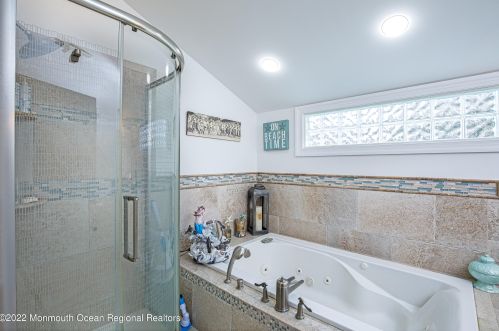 2215 Middle Ave, Point Pleasant Beach NJ 08742-5138 exterior